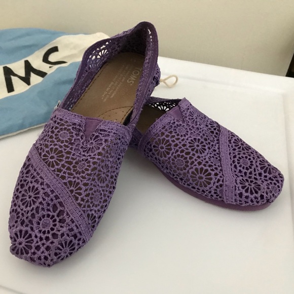 Lace Toms - Picture 2 of 4